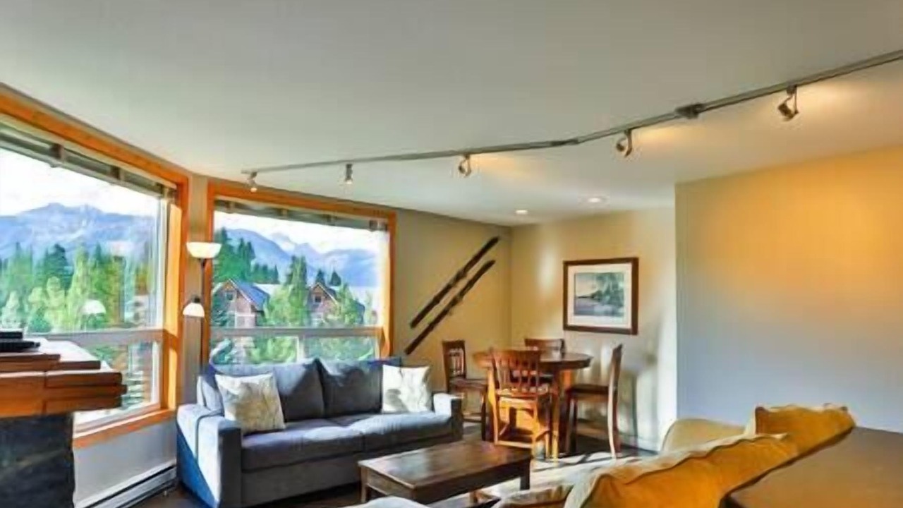 Photo of Livingroom in East Kootenay
