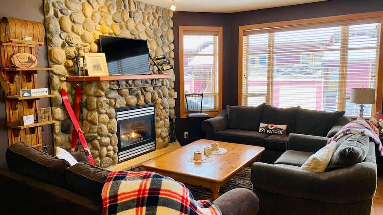Photo of Livingroom in Apex Mountain