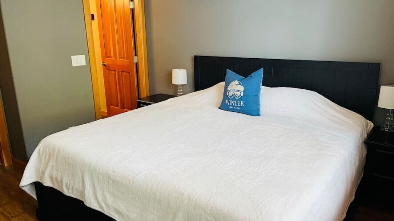 Photo of Bedroom in Apex Mountain