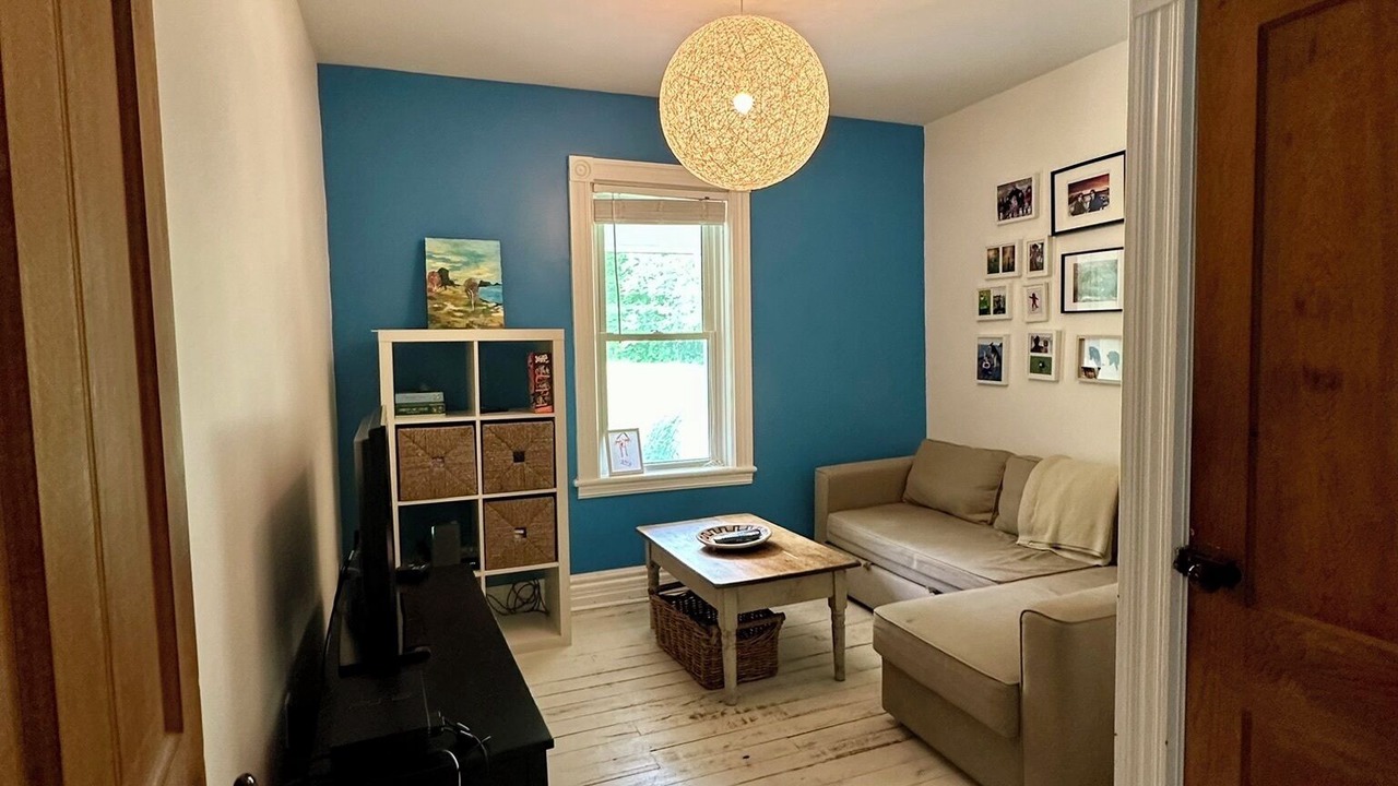 Photo of Livingroom in Mono