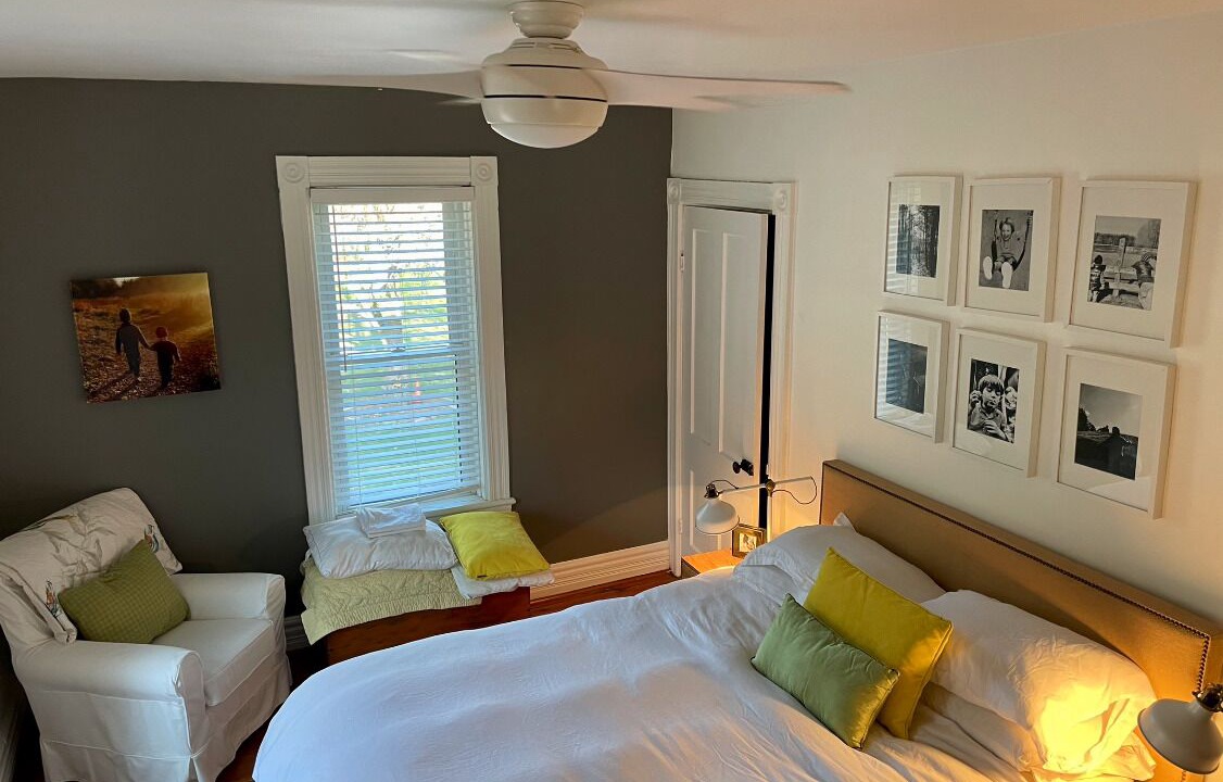 Photo of Bedroom in Mono