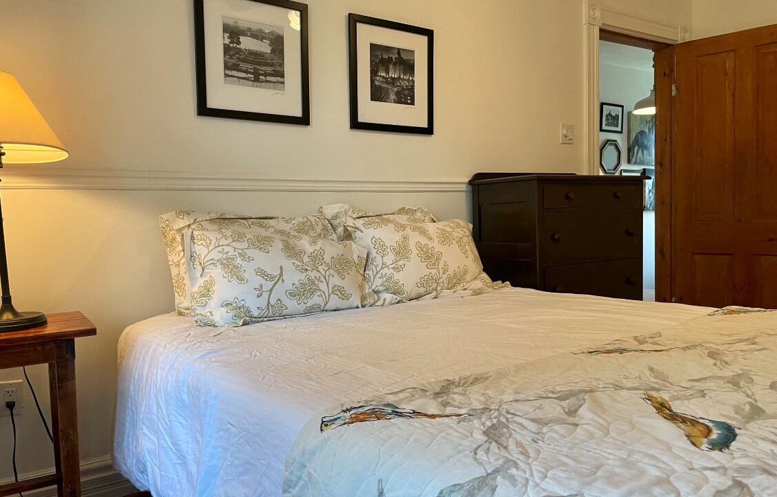 Photo of Bedroom in Mono