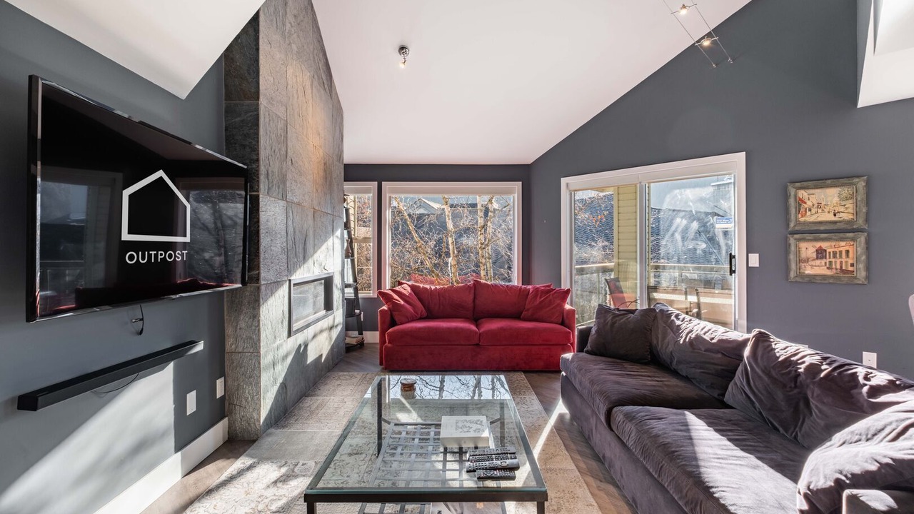 Photo of Livingroom in Blueberry Hill