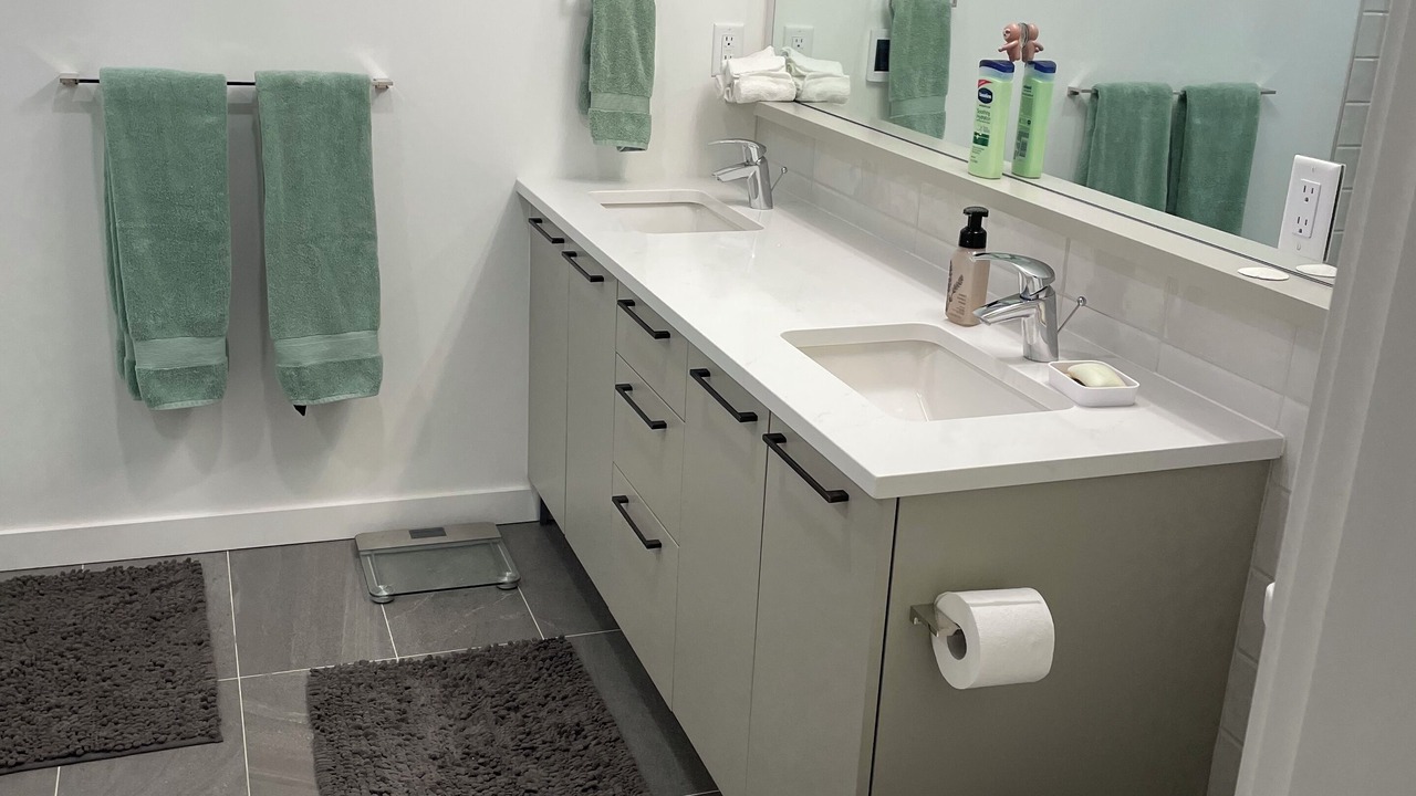 Photo of Bathroom in Booktown