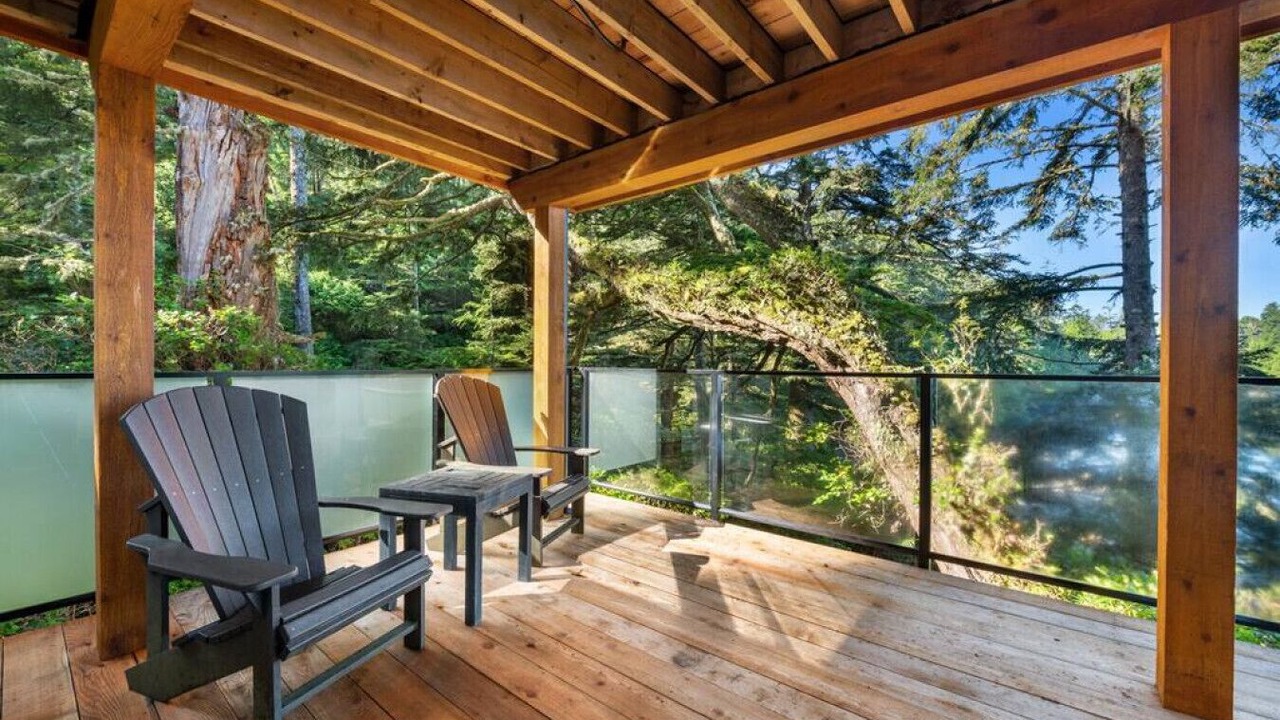 Photo of Patio Balcony in Ucluelet