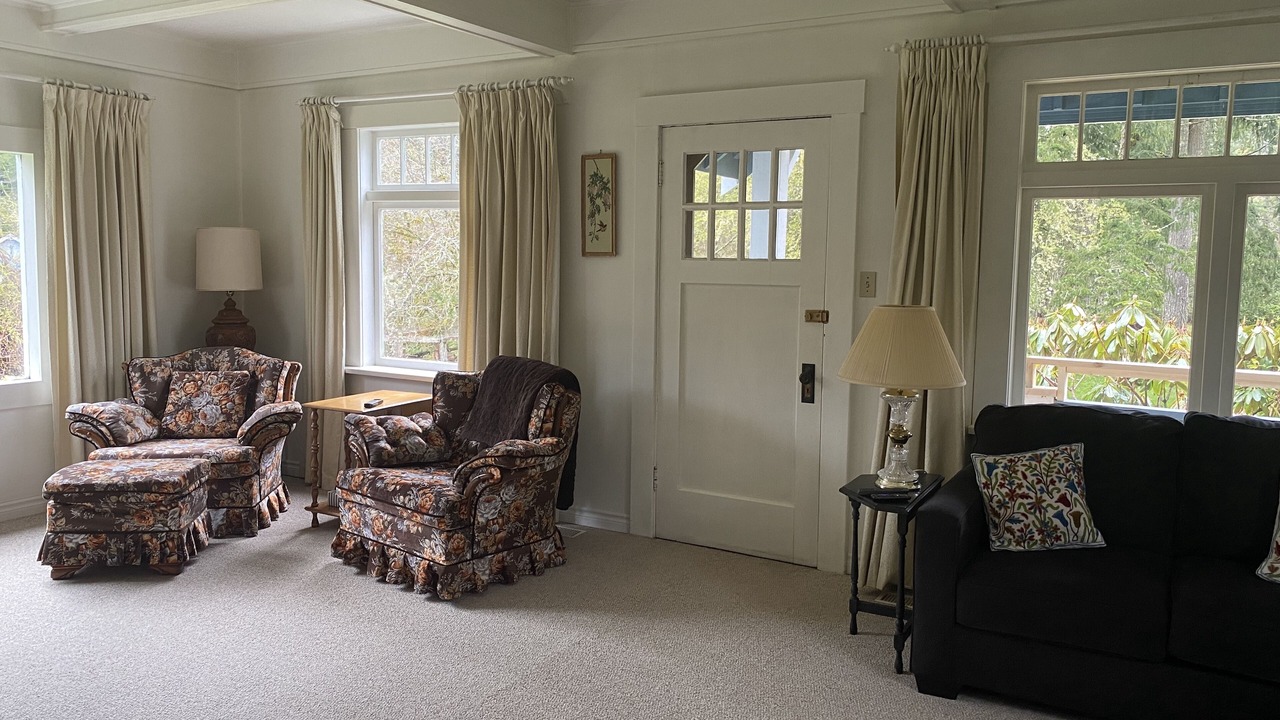 Photo of Livingroom in Courtenay