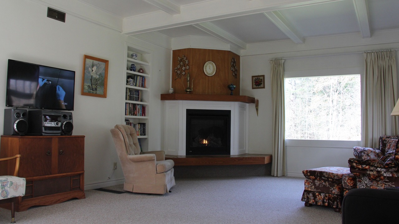 Photo of Livingroom in Courtenay