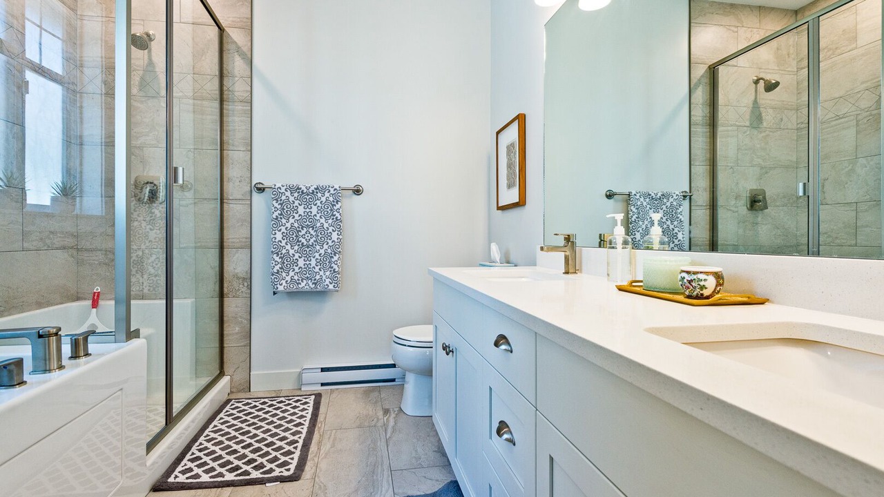 Photo of Bathroom in Osoyoos