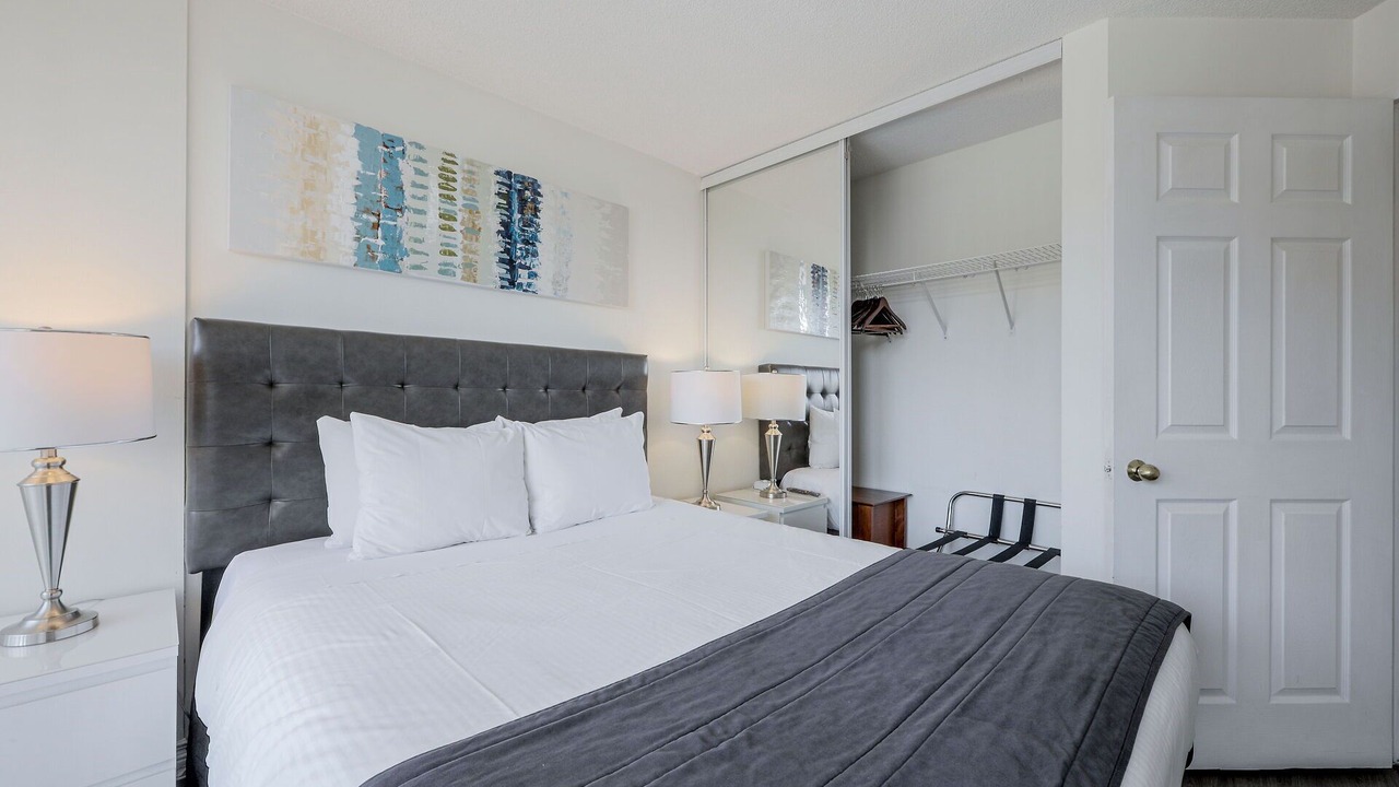 Photo of Bedroom in Bay Street Corridor