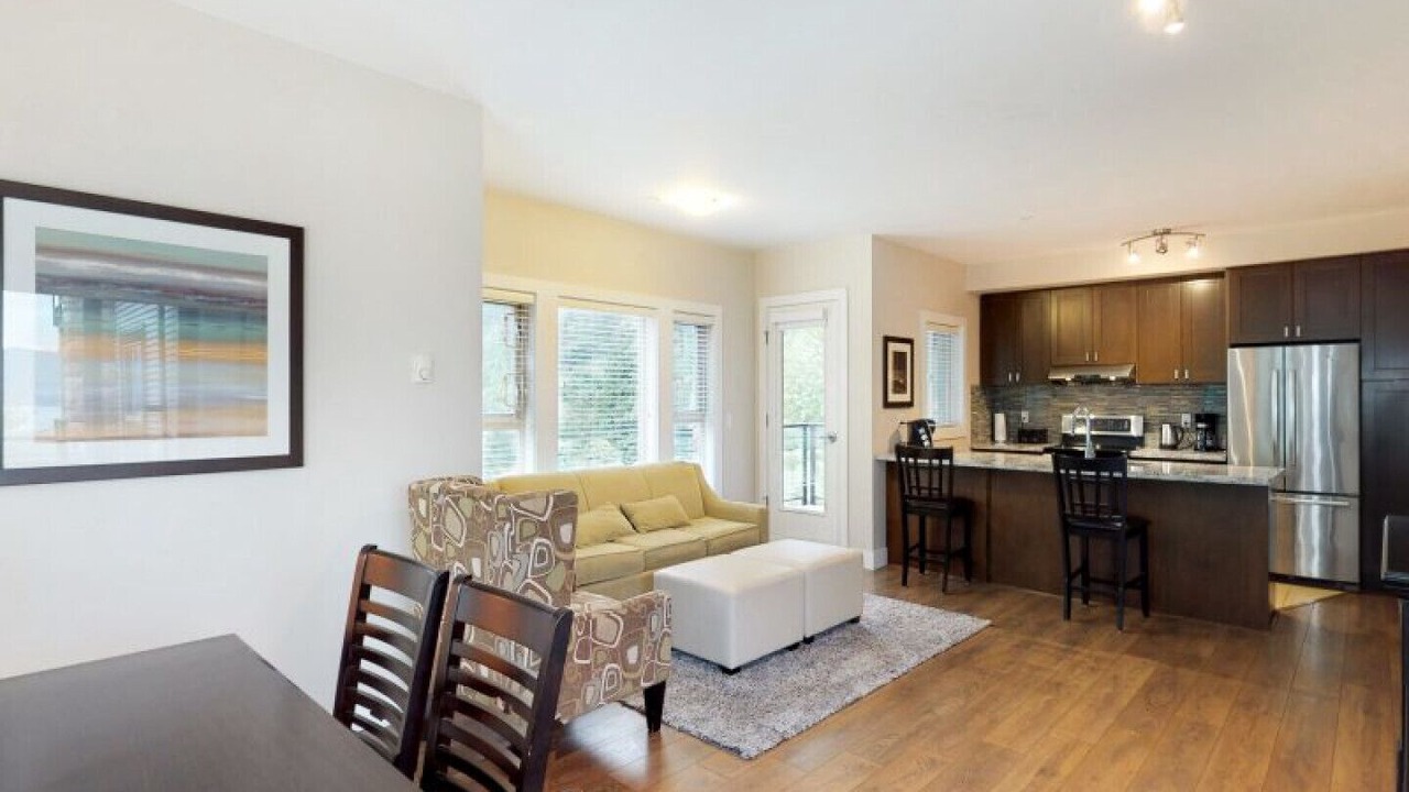 Photo of Livingroom in Harrison Hot Springs