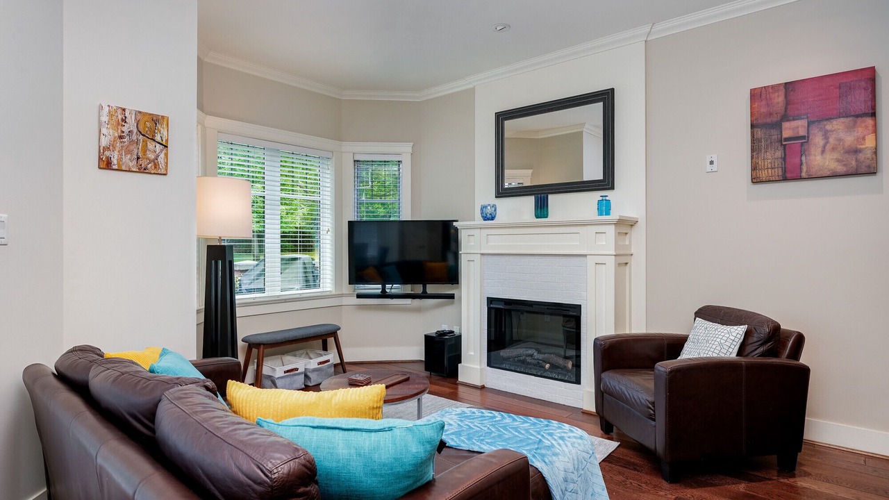 Photo of Livingroom in James Bay