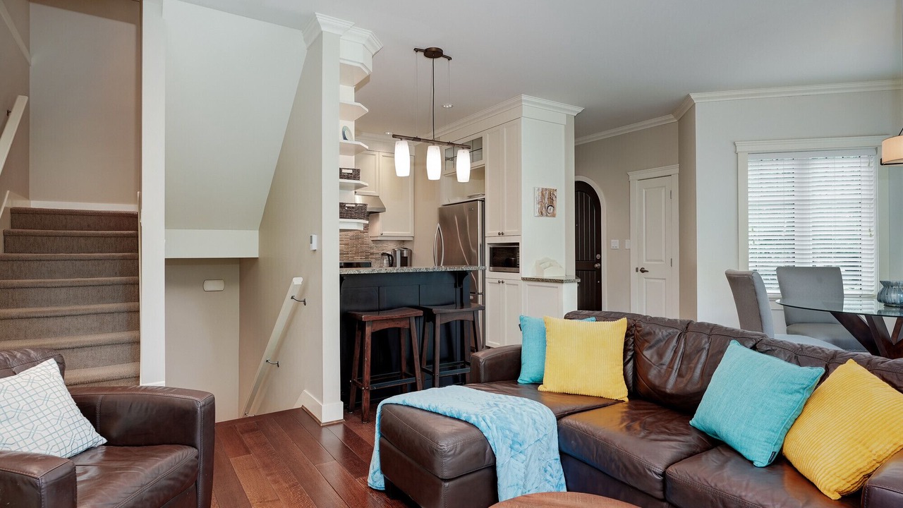 Photo of Livingroom in James Bay