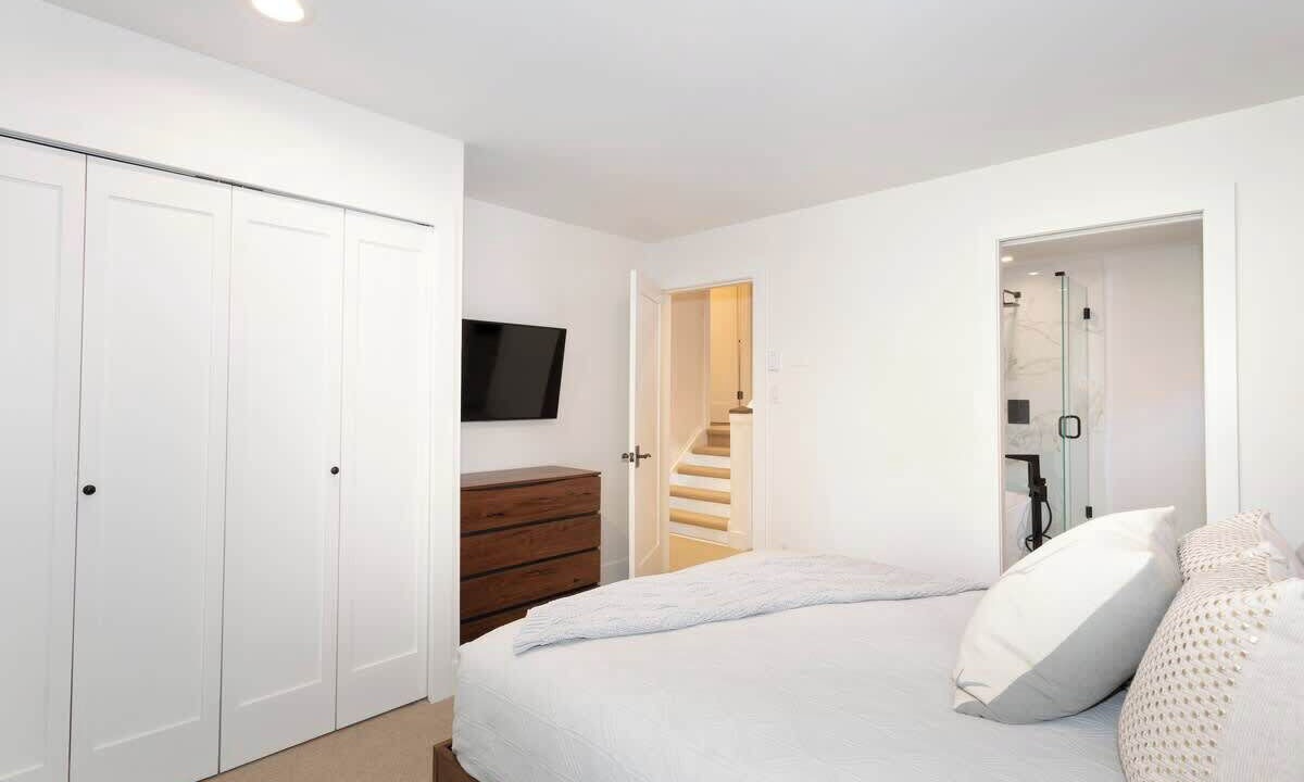 Photo of Bedroom in Upper Village