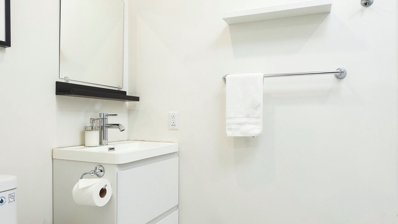 Photo of Bathroom in La Petite-Patrie