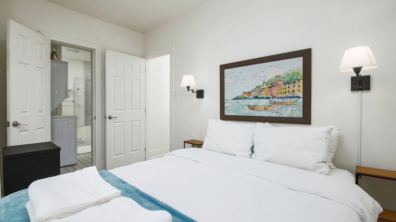 Photo of Bedroom in La Petite-Patrie