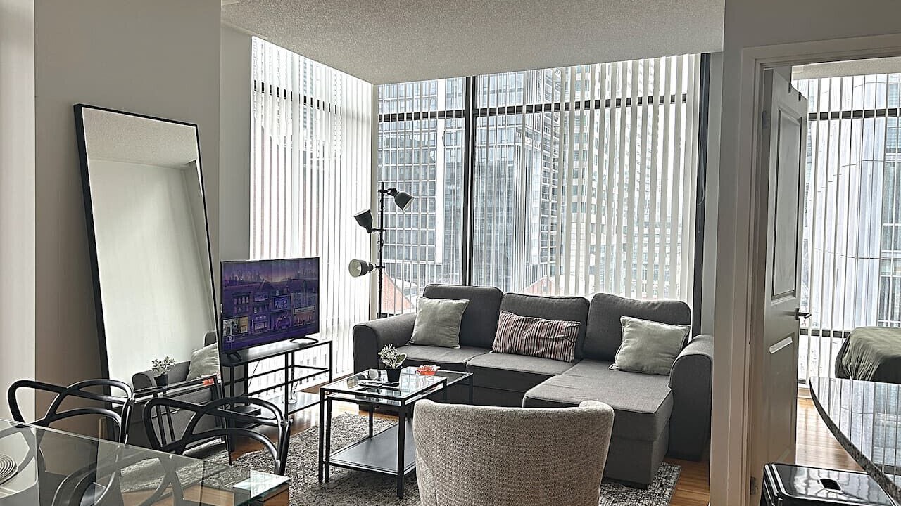 Photo of Livingroom in Bloor-Yorkville