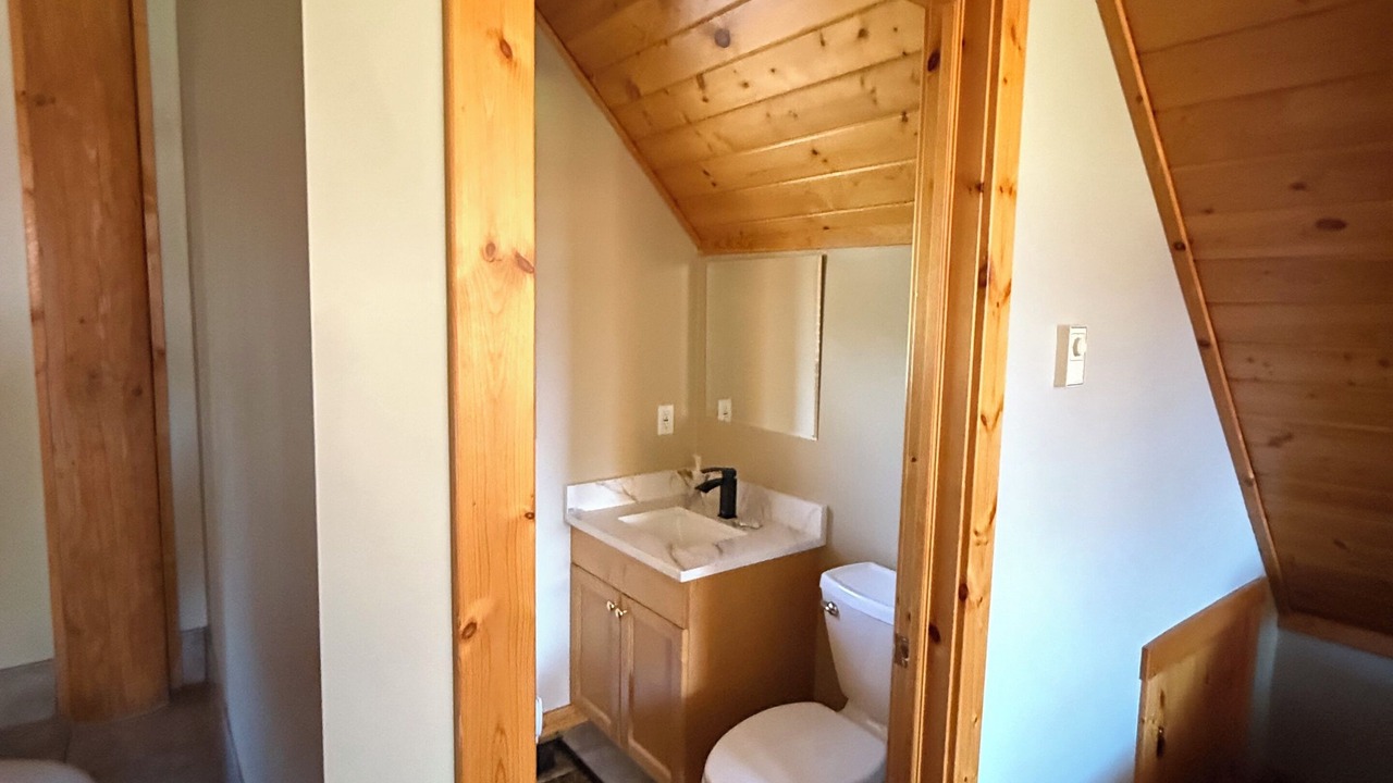 Photo of Bathroom in Golden