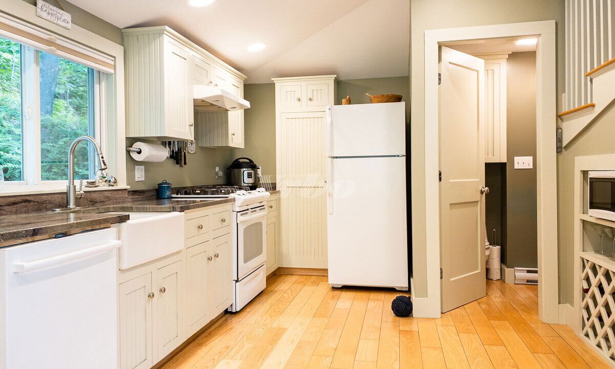 Photo of Kitchen in Peaks Island
