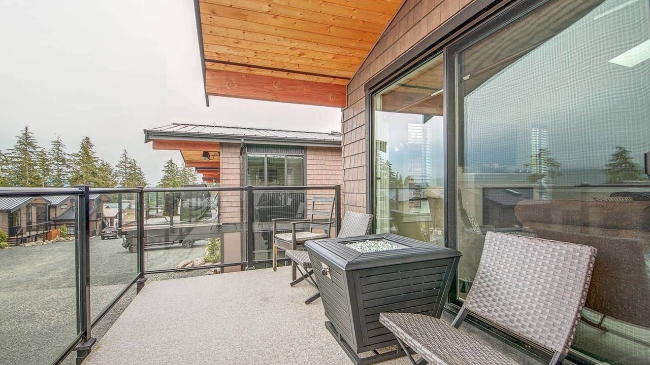 Photo of Patio Balcony in Port Renfrew