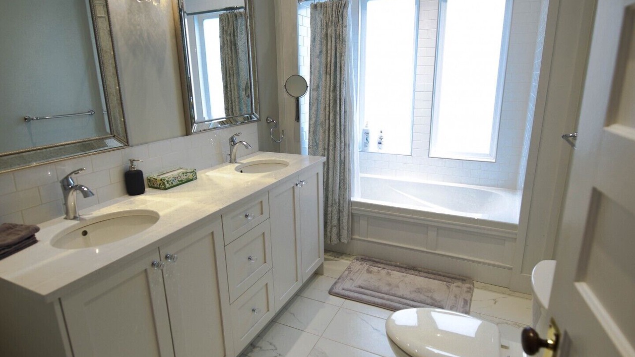 Photo of Bathroom in James Bay