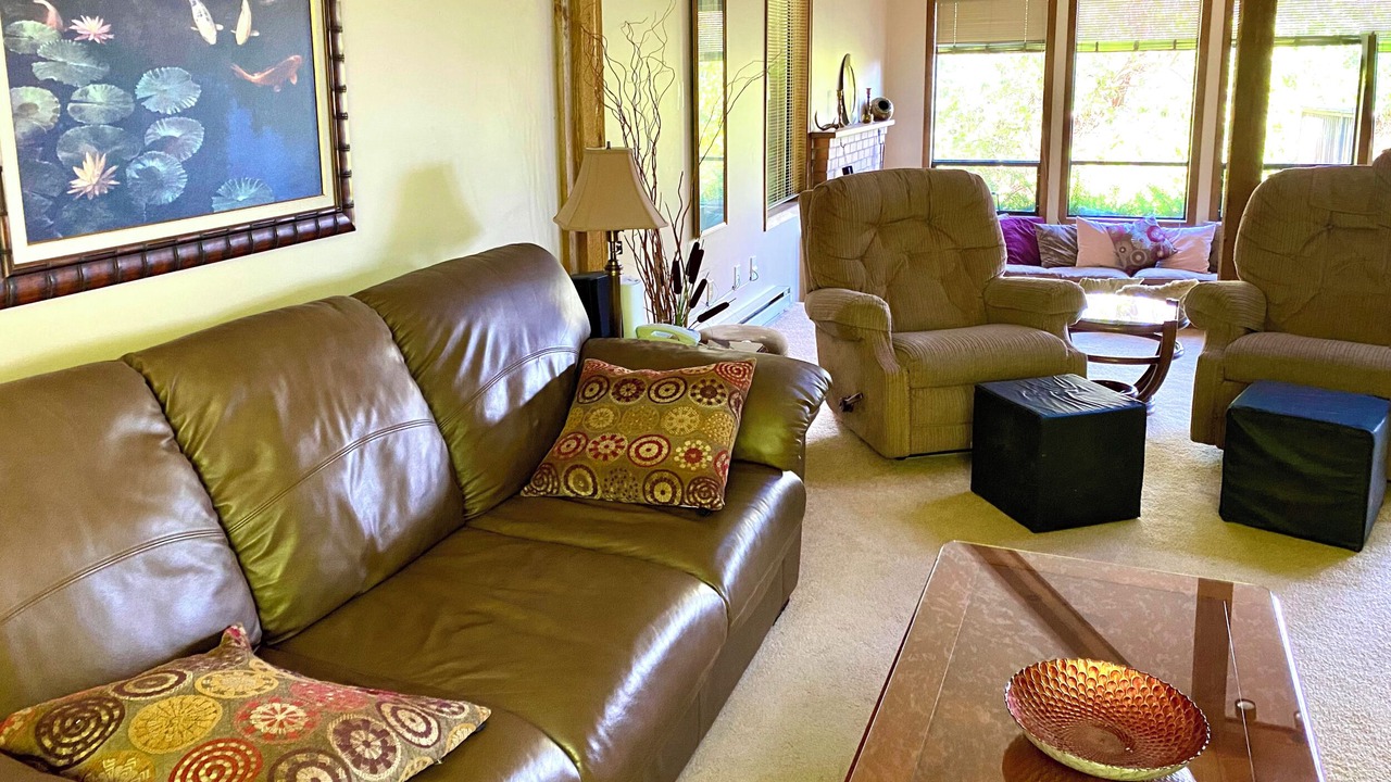 Photo of Livingroom in Juan de Fuca Electoral Area