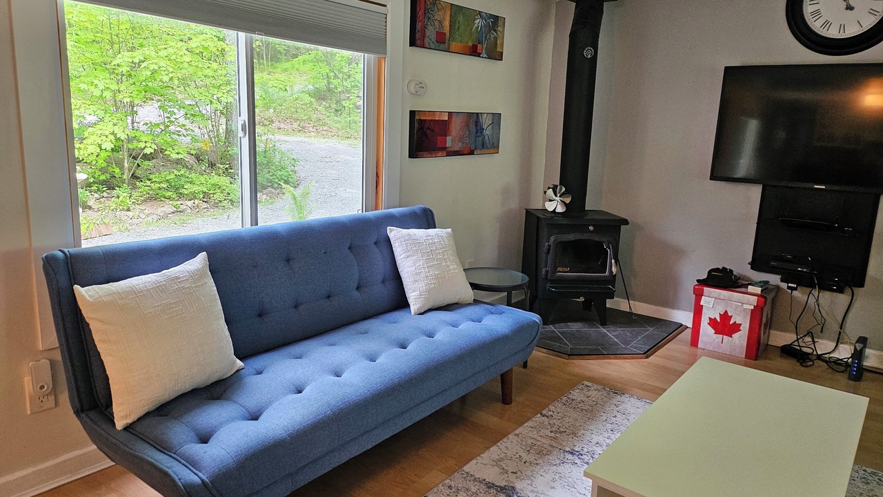 Photo of Livingroom in Central Frontenac