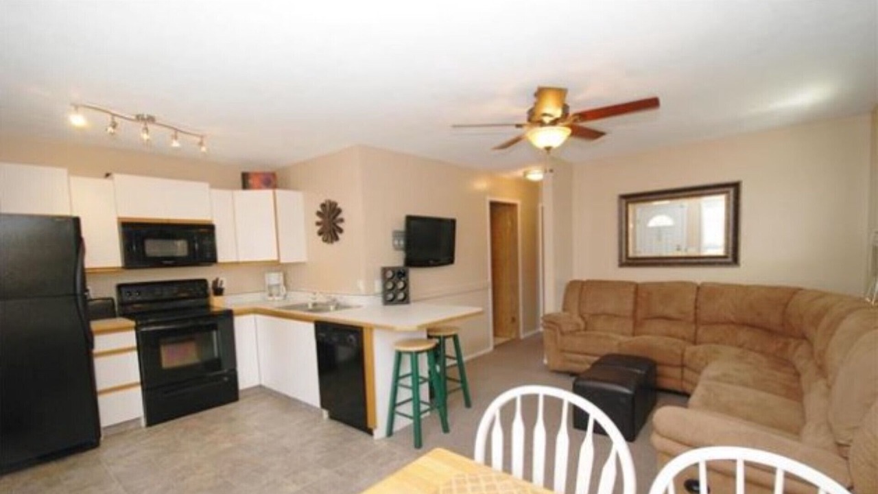 Photo of Livingroom in Sicamous
