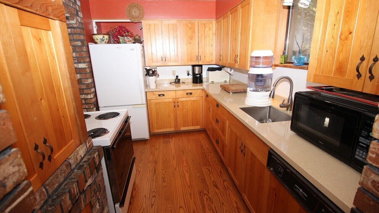 Photo of Kitchen in Pinecrest Estates