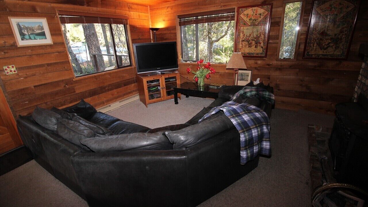 Photo of Livingroom in Pinecrest Estates