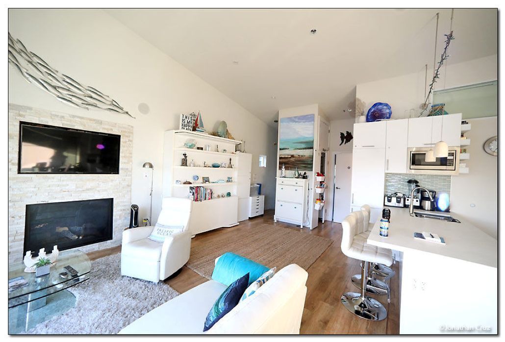 Photo of Livingroom in Lower Lonsdale