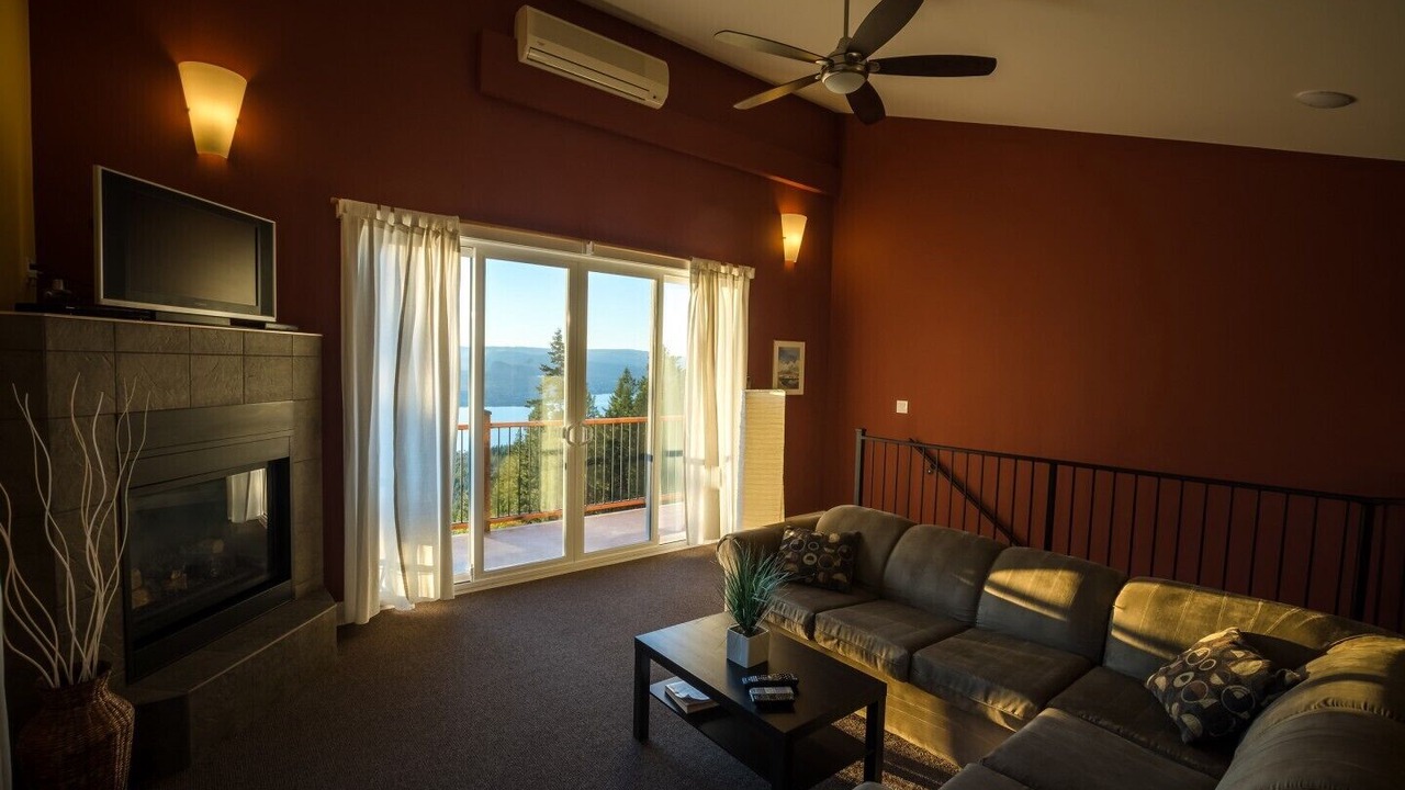Photo of Livingroom in Okanagan-Similkameen
