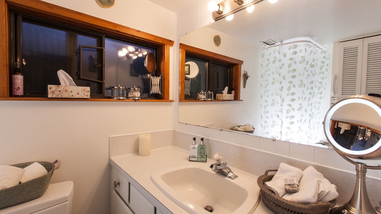 Photo of Bathroom in Metchosin