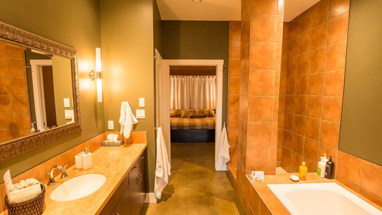 Photo of Bathroom in Okanagan-Similkameen