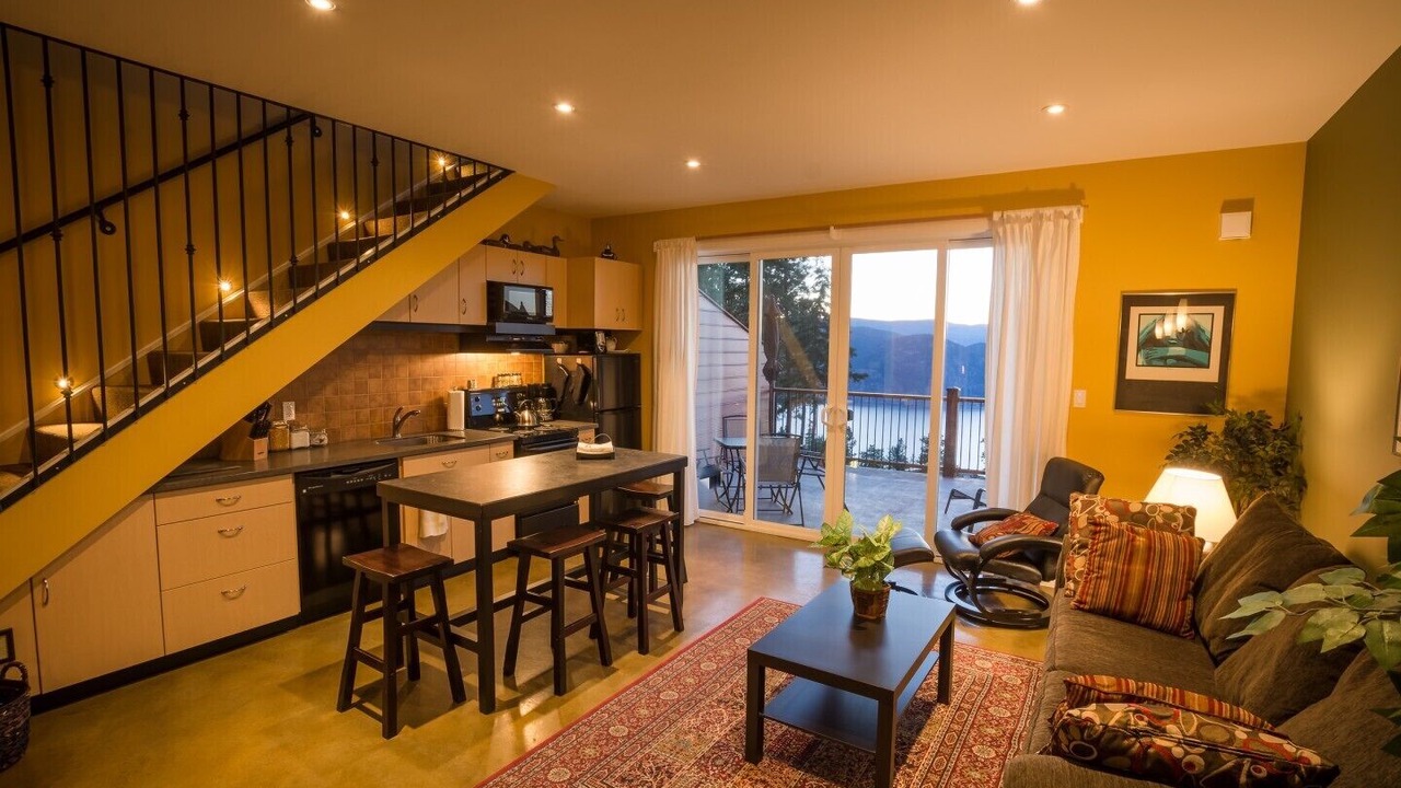 Photo of Livingroom in Okanagan-Similkameen