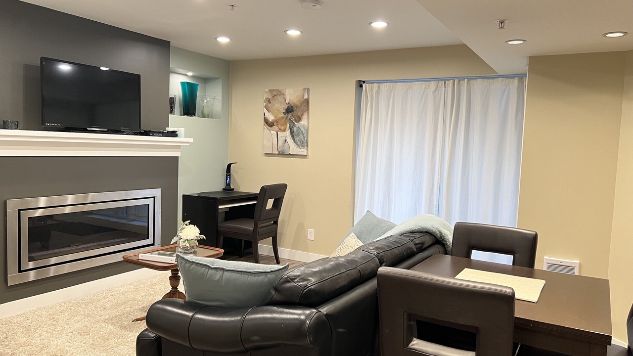 Photo of Livingroom in Langley