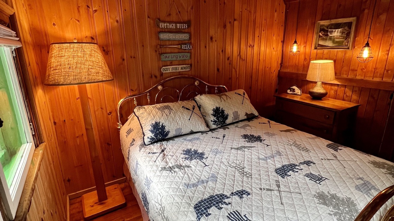Photo of Bedroom in Muskoka Lakes
