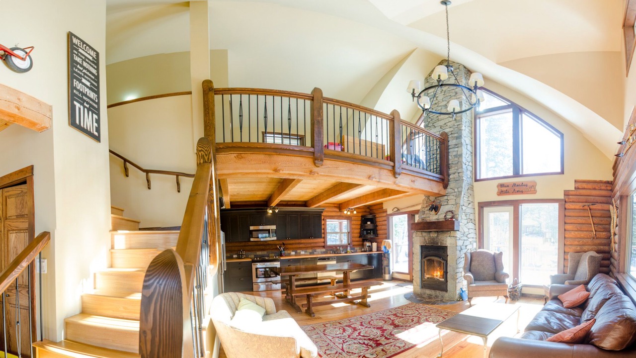 Photo of Livingroom in East Kootenay