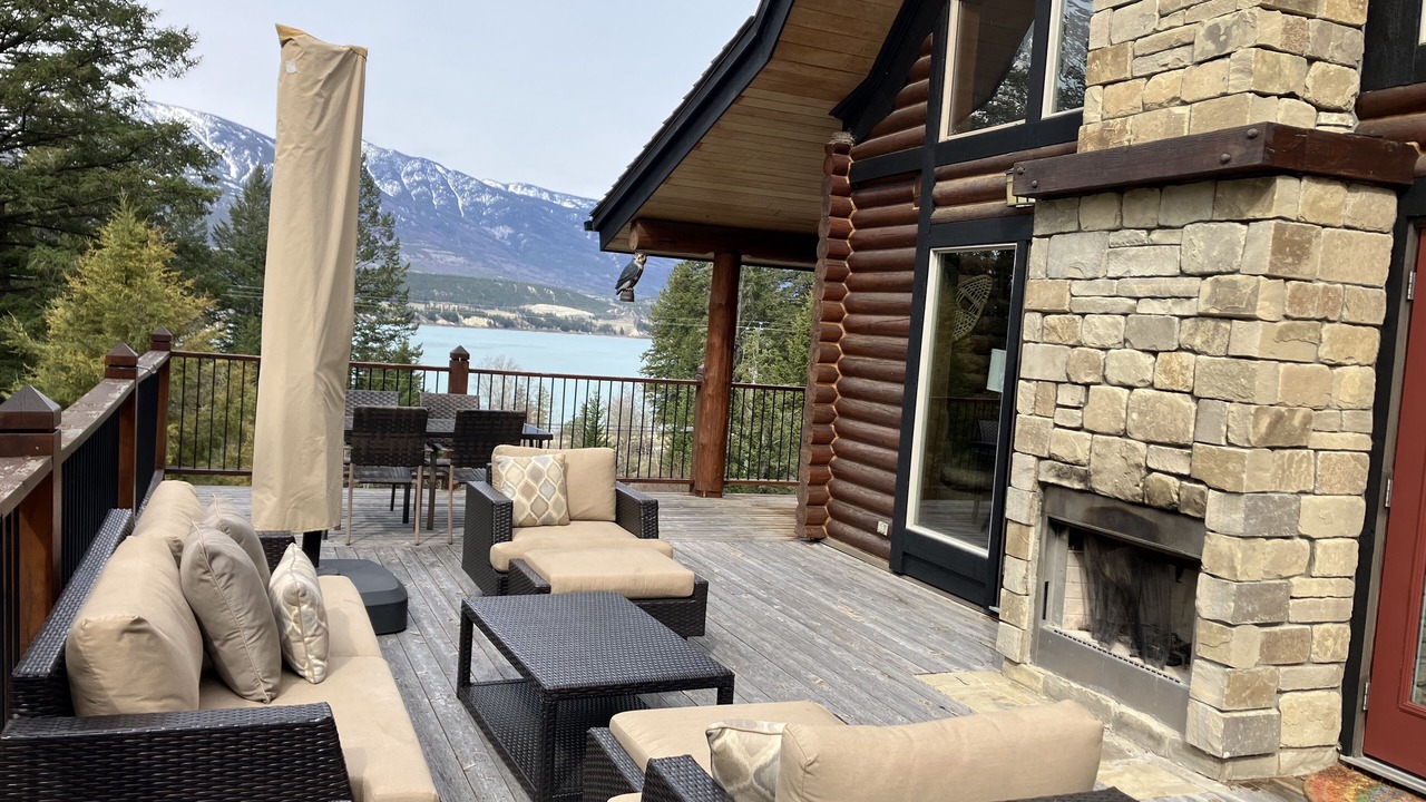 Photo of Patio Balcony in East Kootenay
