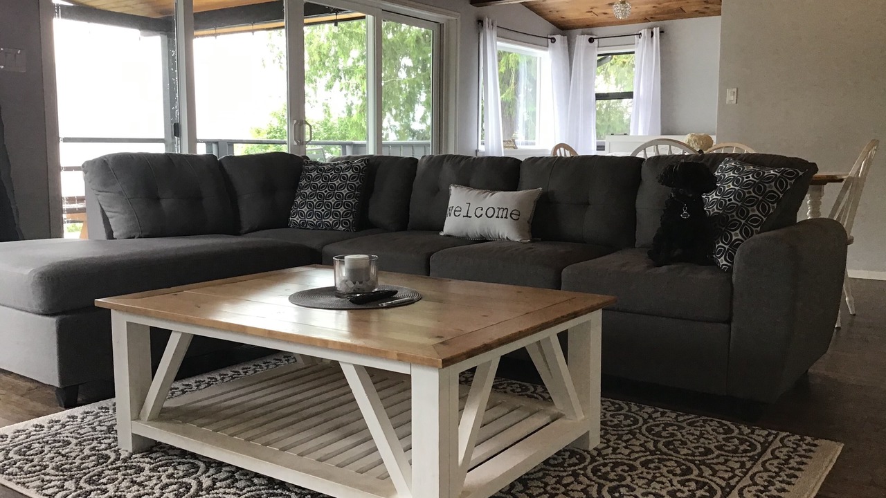 Photo of Livingroom in Youbou