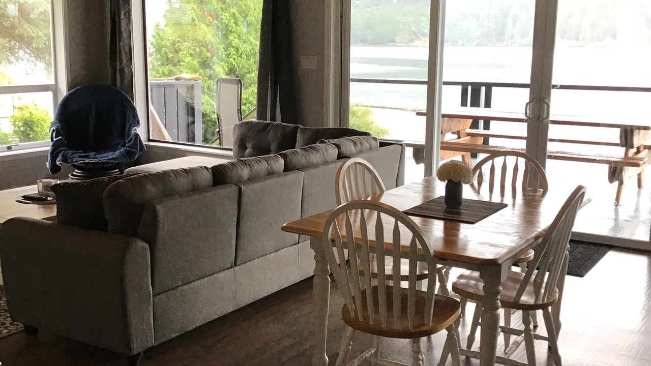 Photo of Livingroom in Youbou