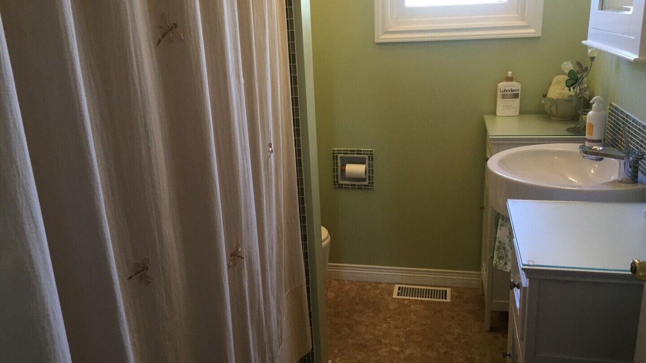 Photo of Bathroom in Saanich West