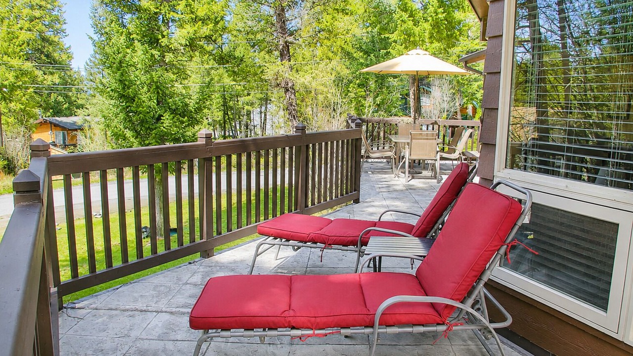 Photo of Patio Balcony in East Kootenay