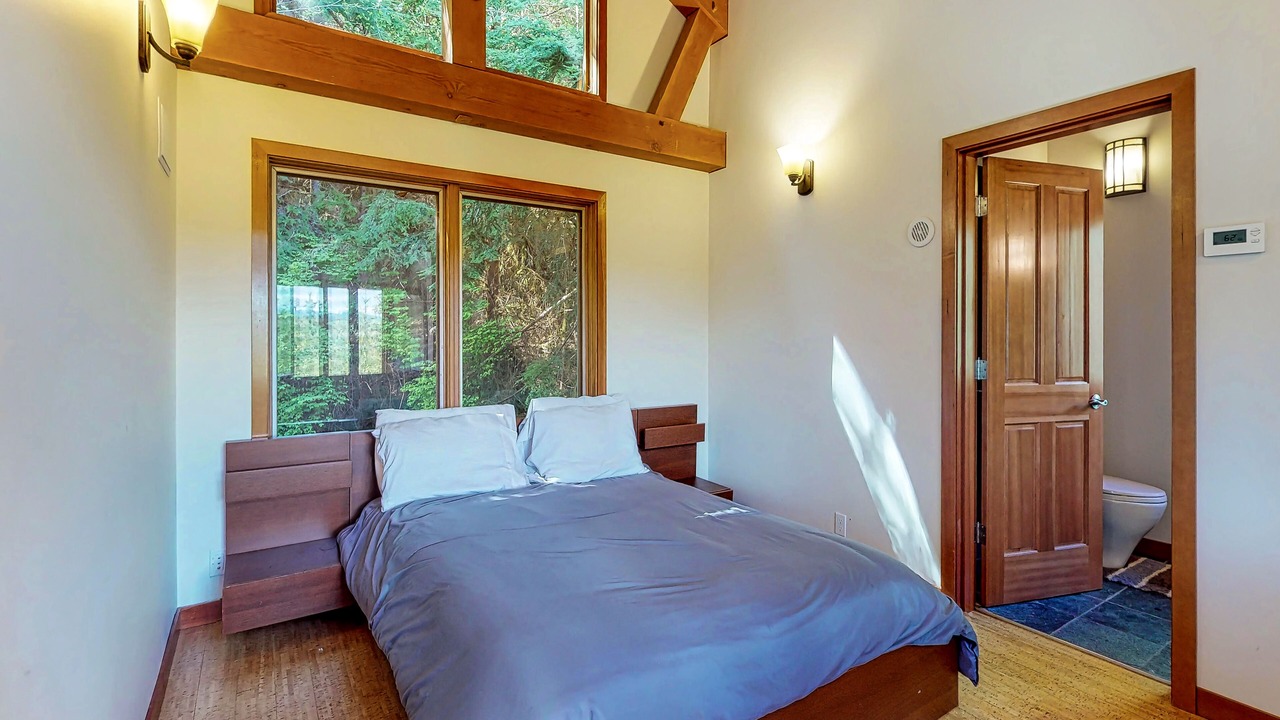 Photo of Bedroom in Lake Roesiger