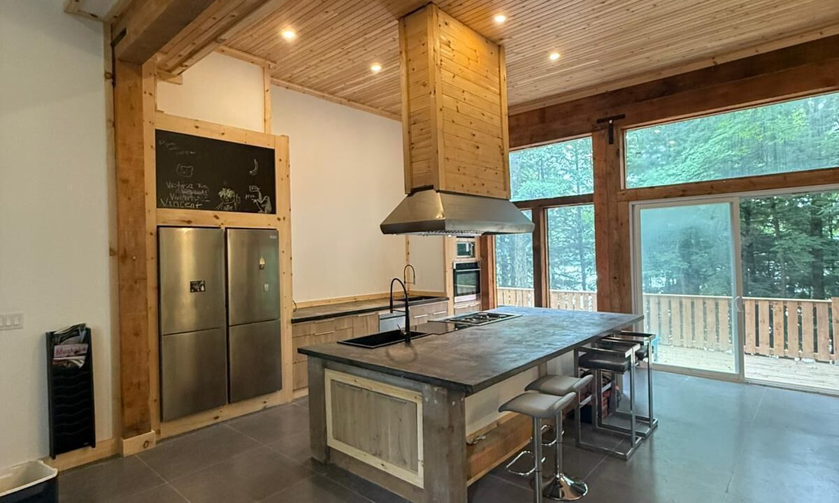 Photo of Kitchen in Muskoka Lakes