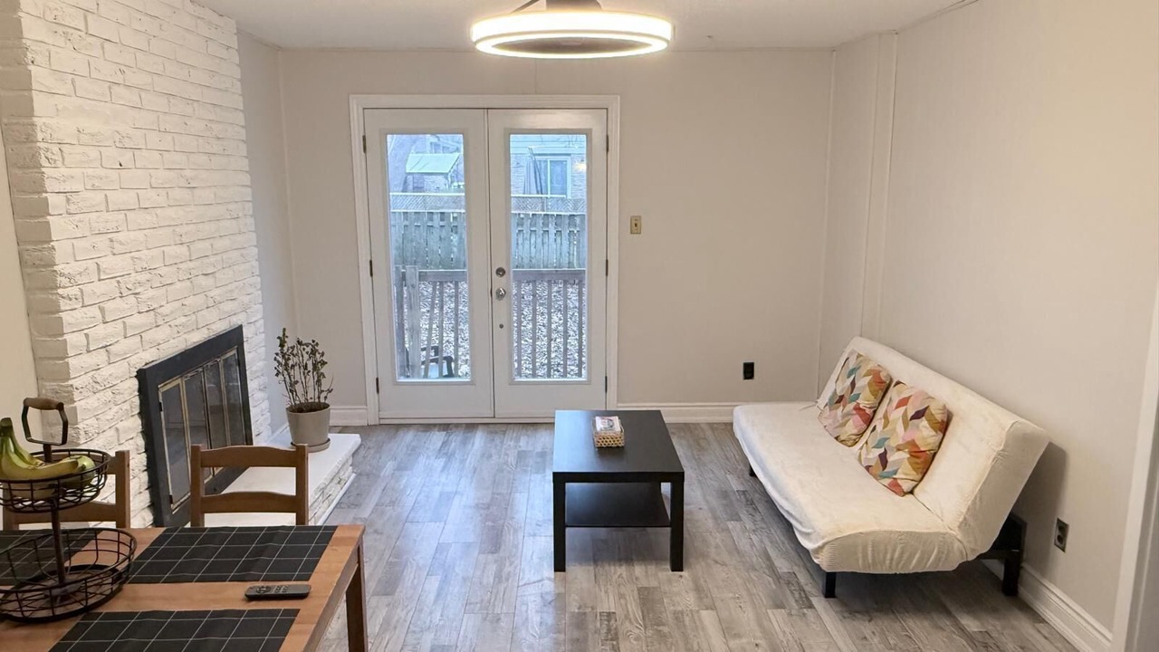 Photo of Livingroom in Brampton West