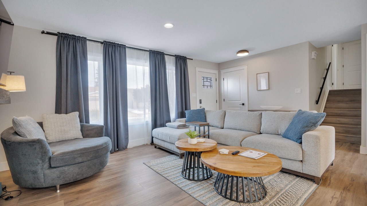 Photo of Livingroom in Southeast Edmonton