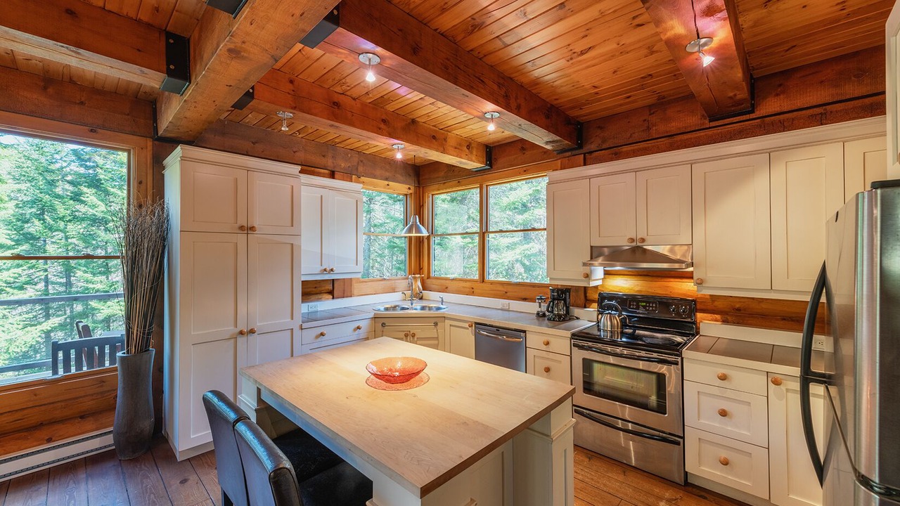 Photo of Kitchen in Lac Superieur Village