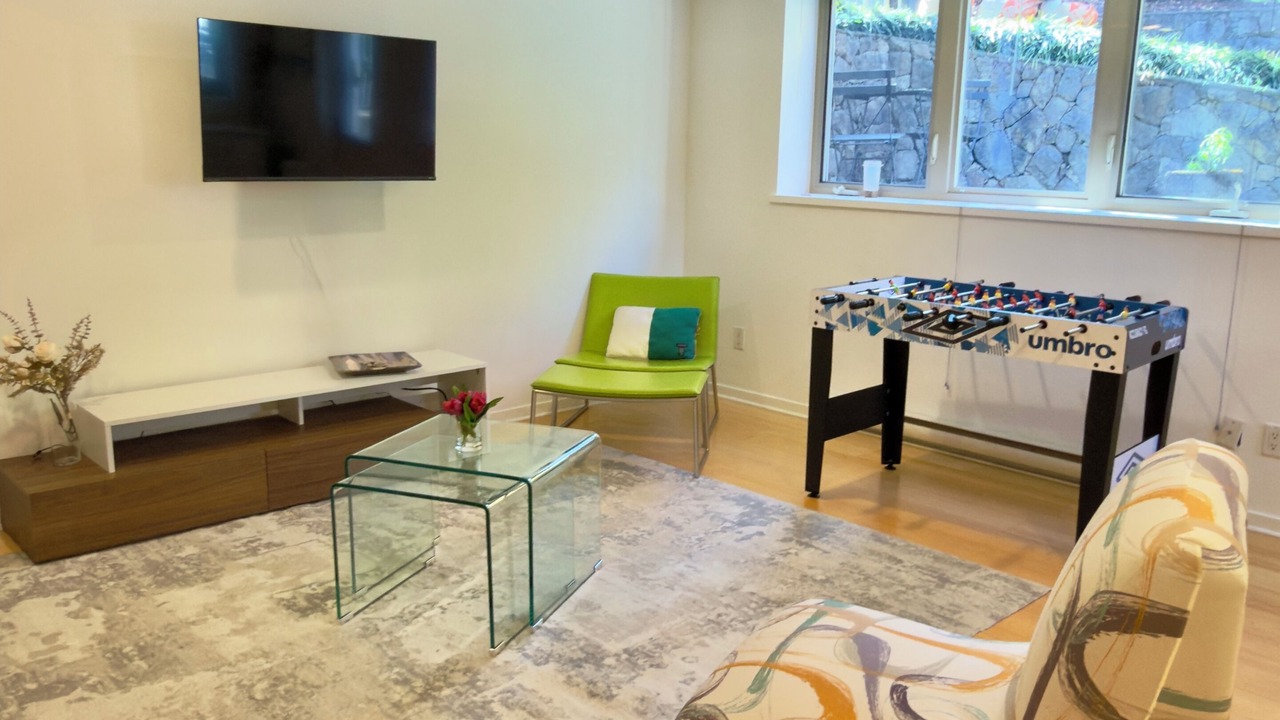 Photo of Livingroom in Saanich East