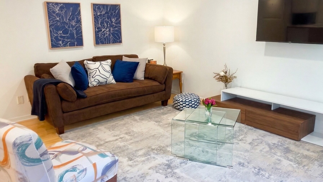 Photo of Livingroom in Saanich East