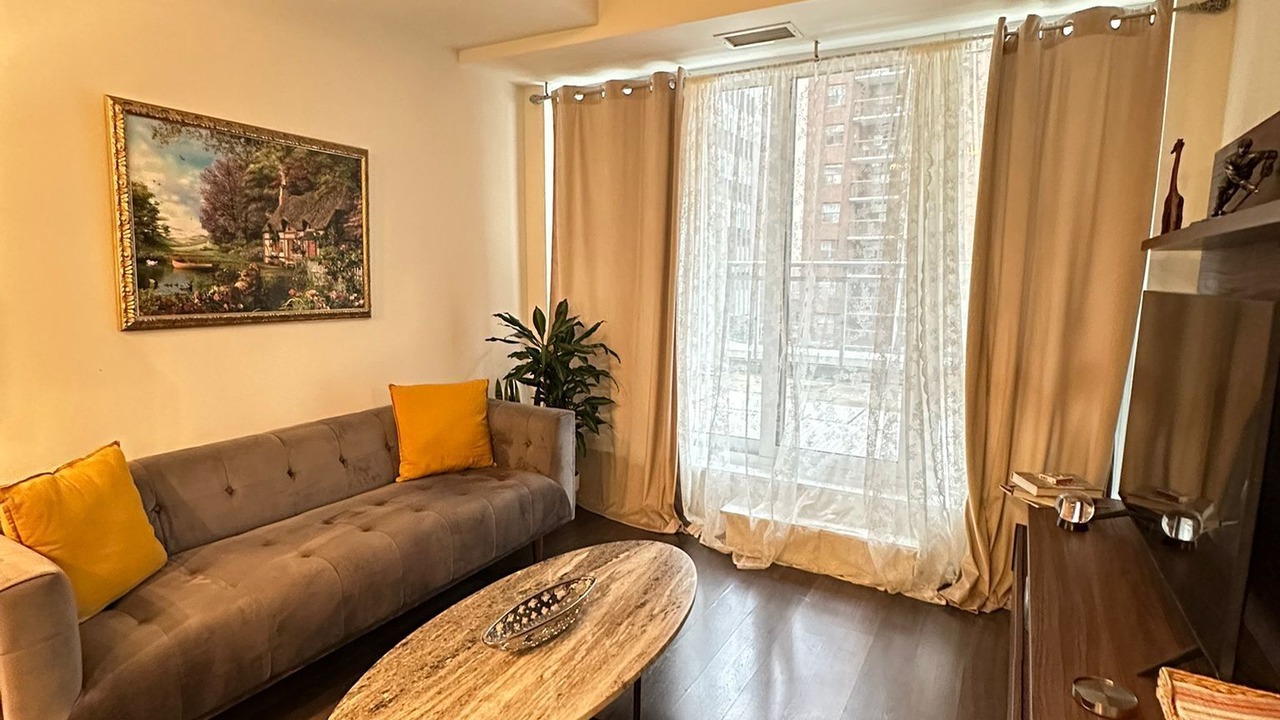 Photo of Livingroom in Yonge-Eglinton